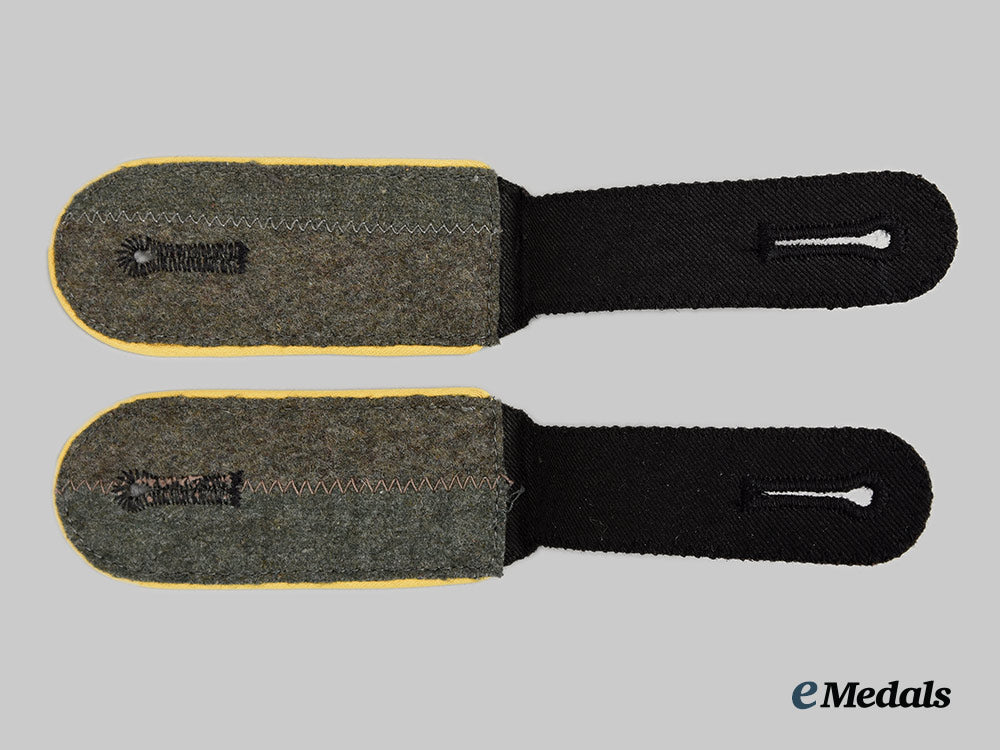 germany,_ss._a_set_of_waffen-_ss_signals_enlisted_personnel_shoulder_straps_ai1_8241