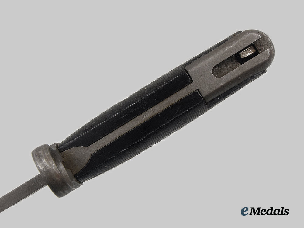 united_states._an_m1905_bayonet,_by_the_springfield_armory_ai1_8420
