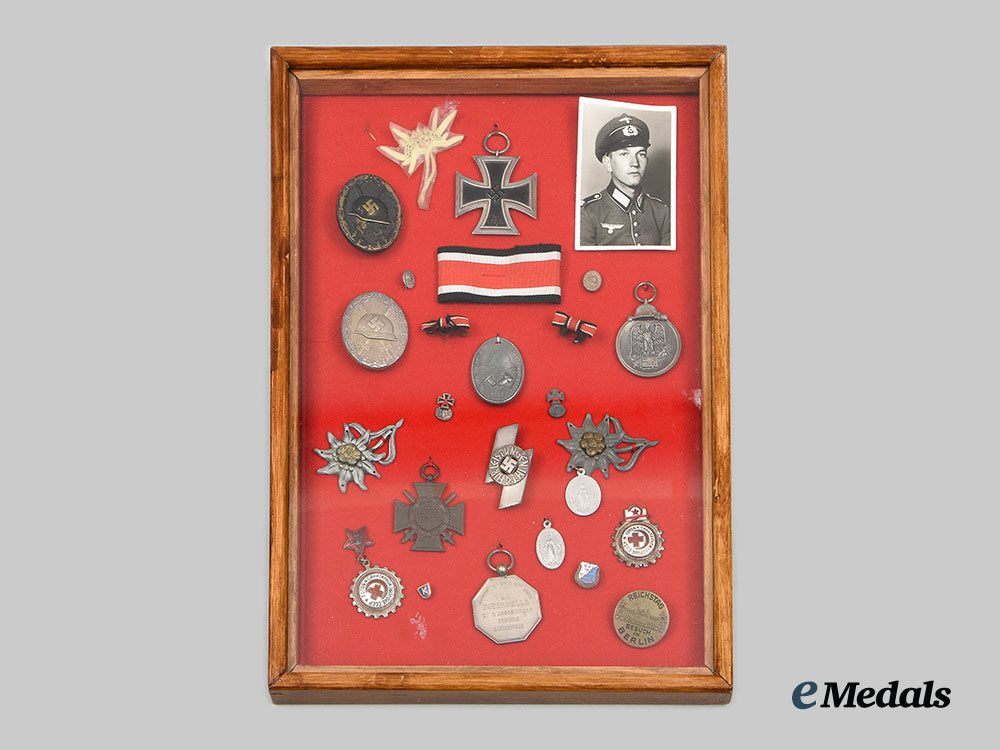 germany,_wehrmacht._a_lot_of_awards_and_badges,_with_customized_shadow_box_ai1_8893