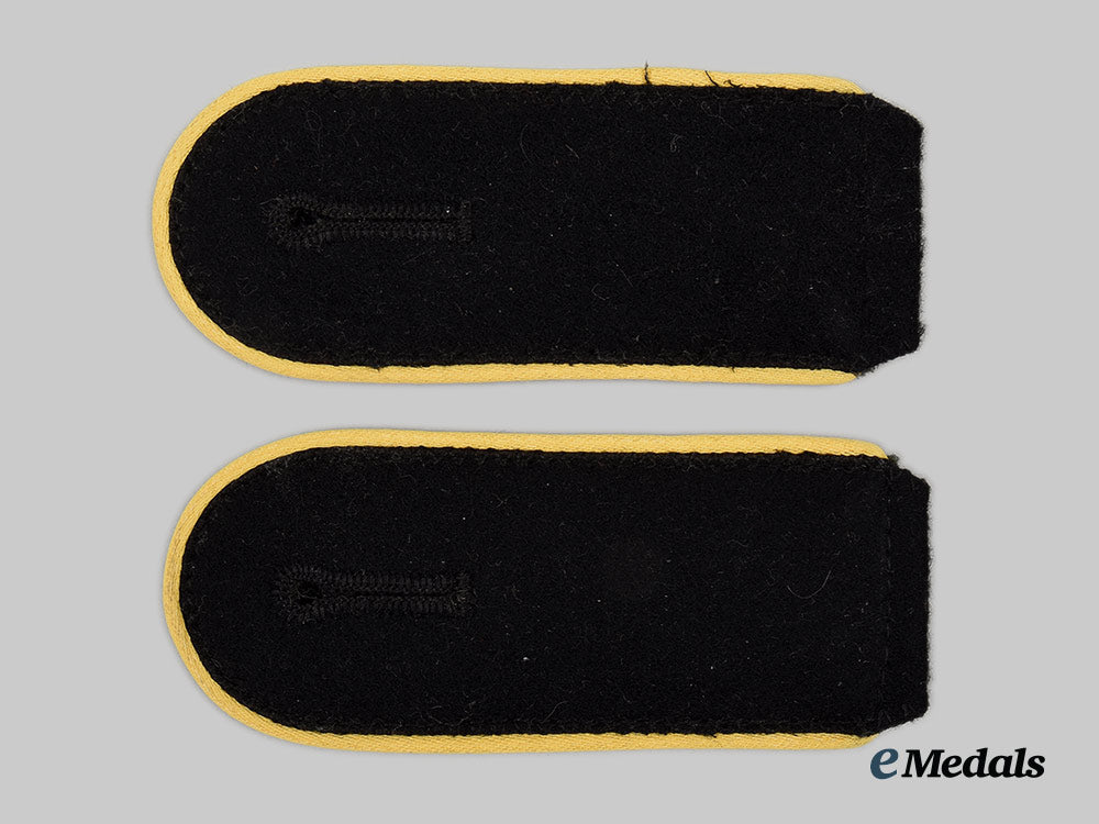germany,_ss._a_mint_set_of_waffen-_ss_signals_enlisted_personnel_shoulder_straps_ai1_8996