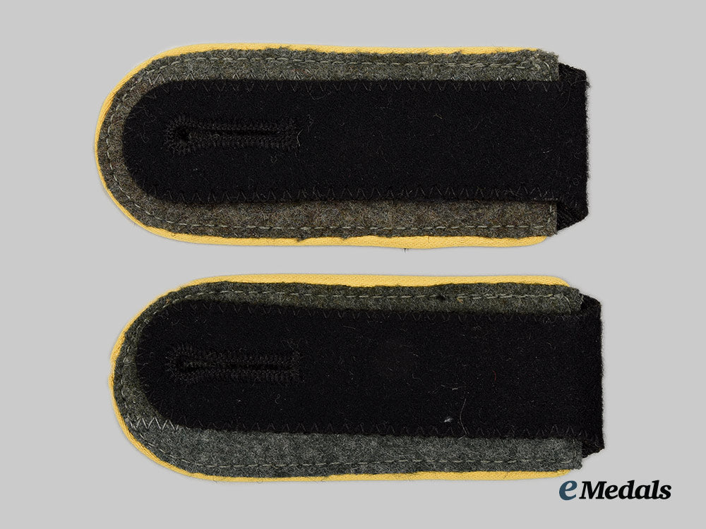 germany,_ss._a_mint_set_of_waffen-_ss_signals_enlisted_personnel_shoulder_straps_ai1_8997
