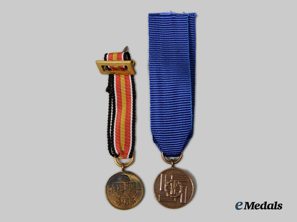 germany,_third_reich._a_pair_of_miniature_awards_ai1_9047_1