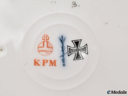 germany,_imperial._a_first_war_iron_cross_commemorative_plate,_by_kpm_ai23__mnc4418_1