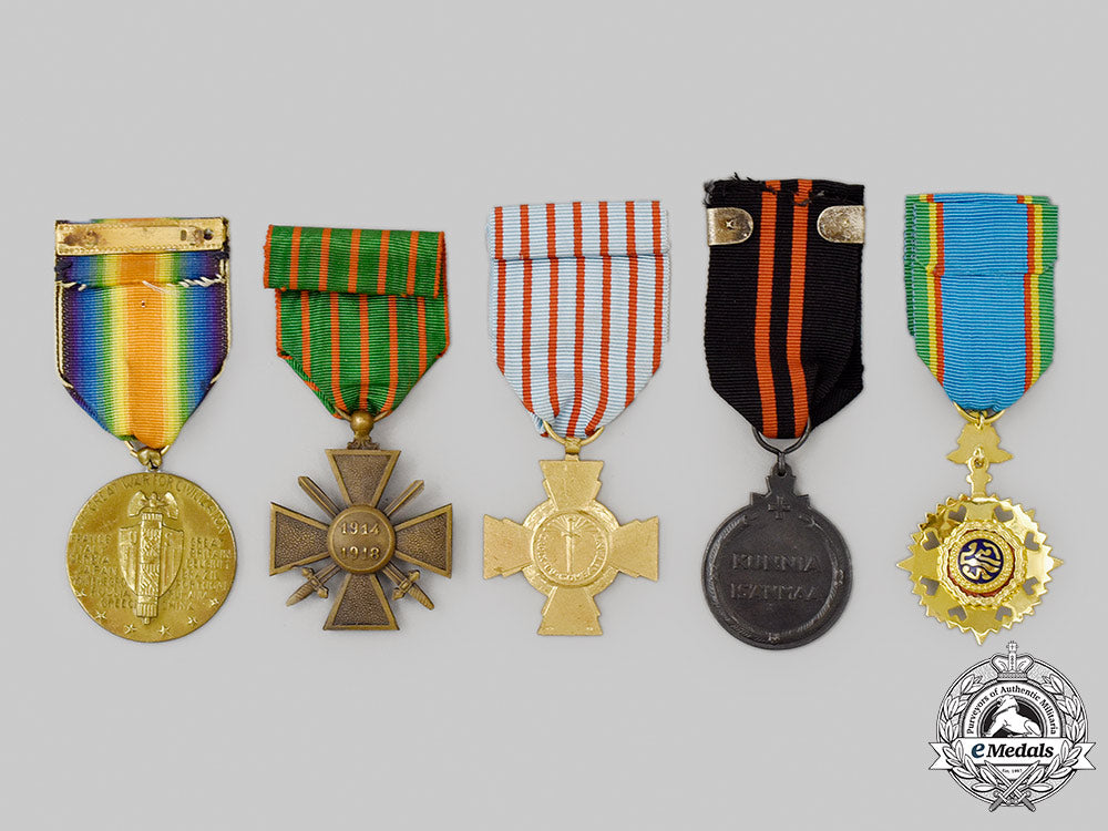 finland,_france,_thailand,_united_states._a_lot_of_five_awards_ai_060