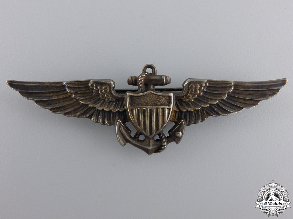 an_early1930'_s_american_navy_pilot's_wing_an_early_1930_s__552e79604709f