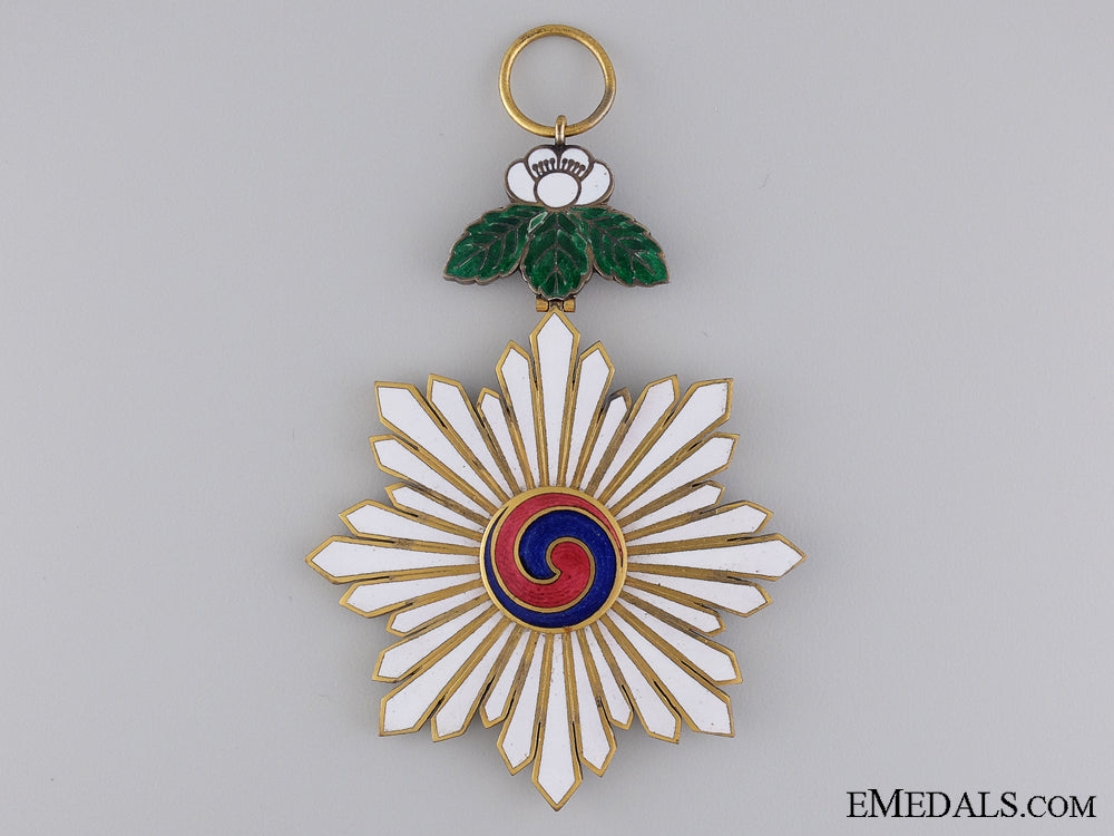 an_early20_th_century_korean_order_of_taeguk_an_early_20th_ce_541c414cb4aa7