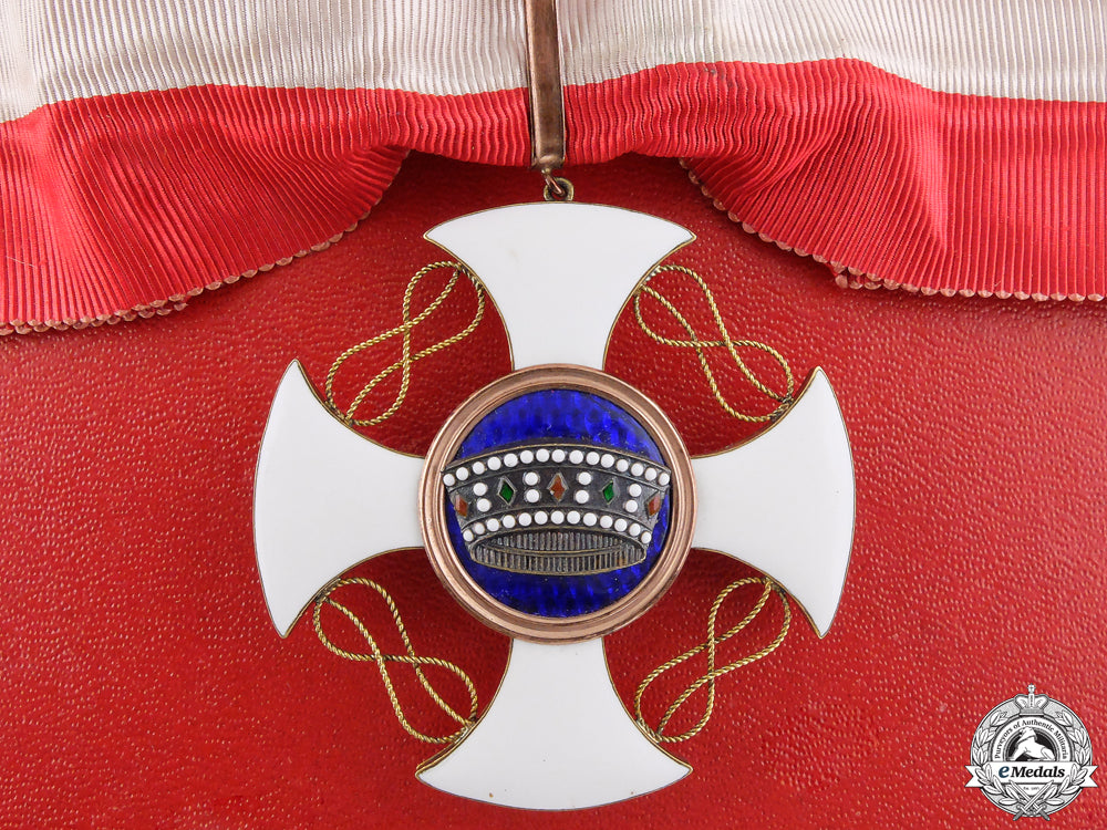 italy,_kingdom._an_order_of_the_crown_in_gold,_commander's_cross_with_case,_c.1918_an_italian_order_5575c0ffb4580_1