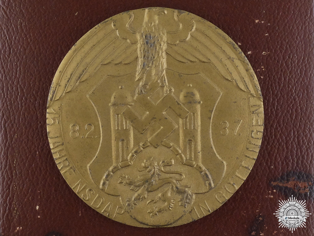 an_nsdap_göttingen_table_medal_with_case;_m/183_an_nsdap_g__ttin_54a1bf1fb6001