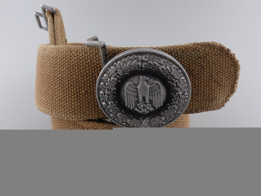 an_officer’s_buckle_with_tropical_belt_an_officer___s_b_5502f11385944