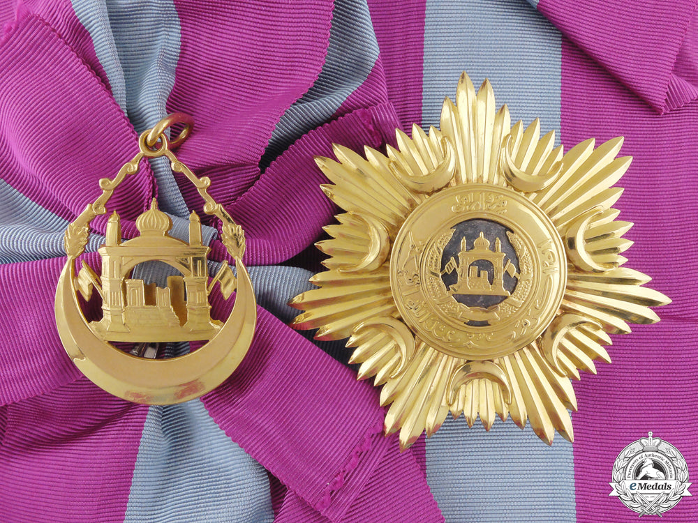 an_order_of_the_leader(_nishan-_i-_sardari),_grand_cross_set;1_st_class_an_order_of_the__55a1144af0988