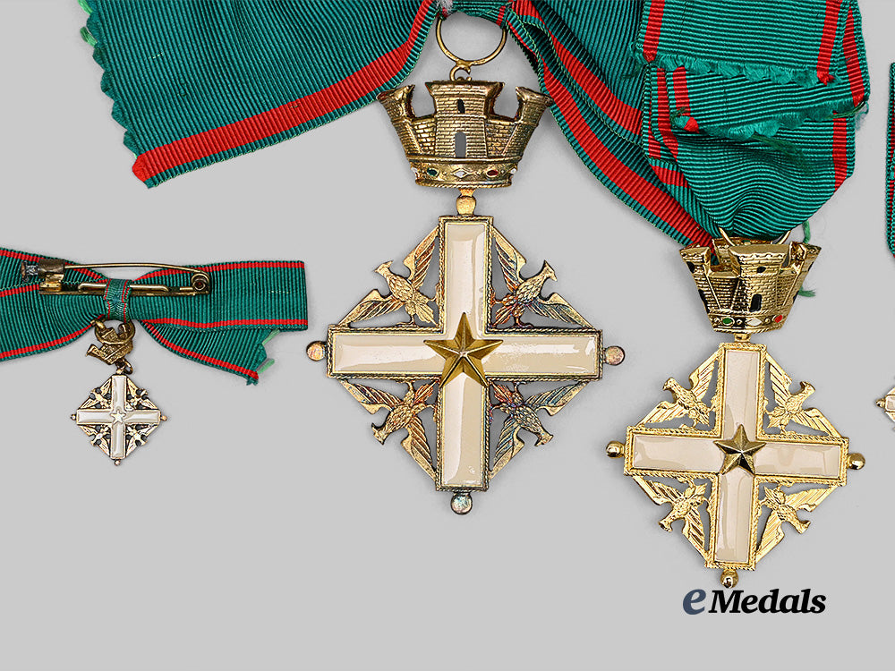 italy,_republic._three_orders_of_merit_of_the_italian_republic,_dame,_officer_and_knight_e_medals__m0625-127_13