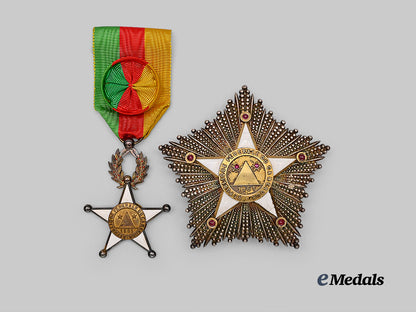 cameroon,_republic._an_order_of_valour,_i_i_class_set,_by_arthus_bertrand,_in_case_e_medals__w8467_5