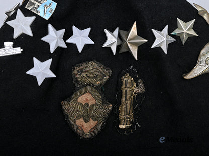 italy,_fascist_state._a_youth_g_i_l_fez_with_badges_and_pins_e_medals__e_u24899_5