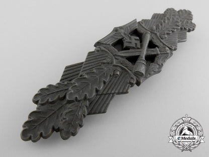 a_bronze_grade_close_combat_clasp_by_steinhauer&_luck_b_0259