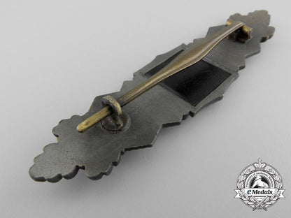 a_bronze_grade_close_combat_clasp_by_steinhauer&_luck_b_0260