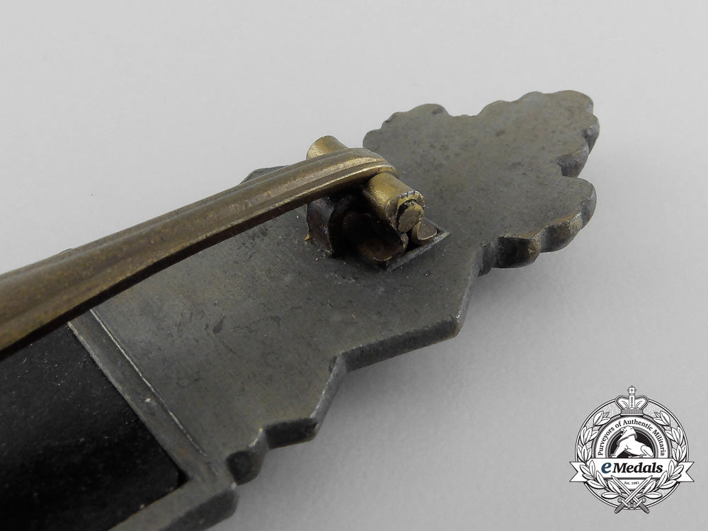 a_bronze_grade_close_combat_clasp_by_steinhauer&_luck_b_0262