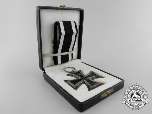 an_iron_cross_second_class1914_with_case&_marked_b_0303