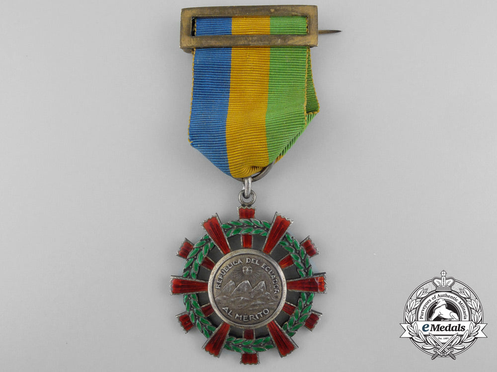 ecuador,_republic._an_order_of_merit;_knight,_by_cejalvo,_c.1945_b_0311