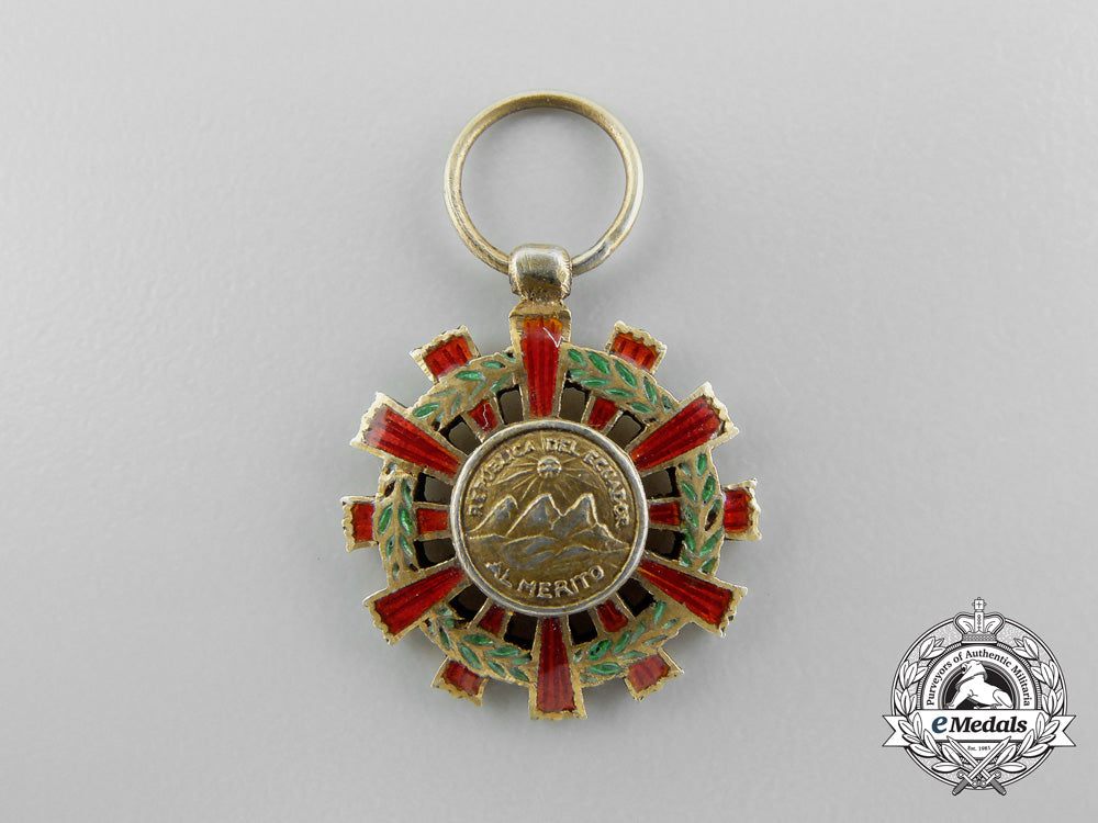 ecuador,_republic._an_order_of_merit;_knight,_by_cejalvo,_c.1945_b_0316
