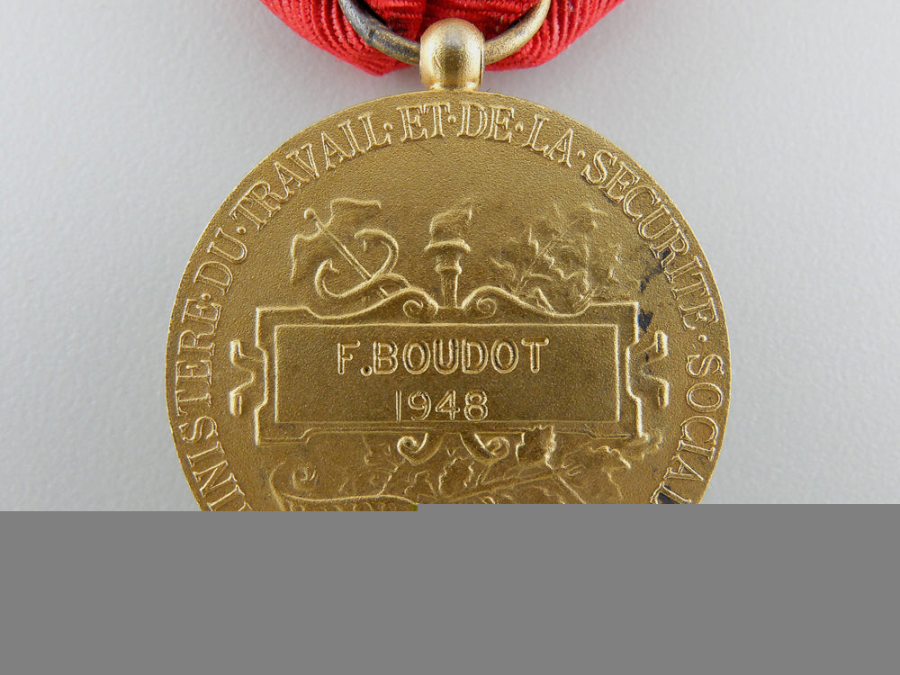 france,_republic._a_ministry_of_labour_and_social_security_medal_b_064