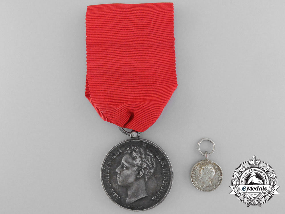 spain,_kingdom._an_alfonso_xiii_coronation_medal1902_with_miniature_b_1230