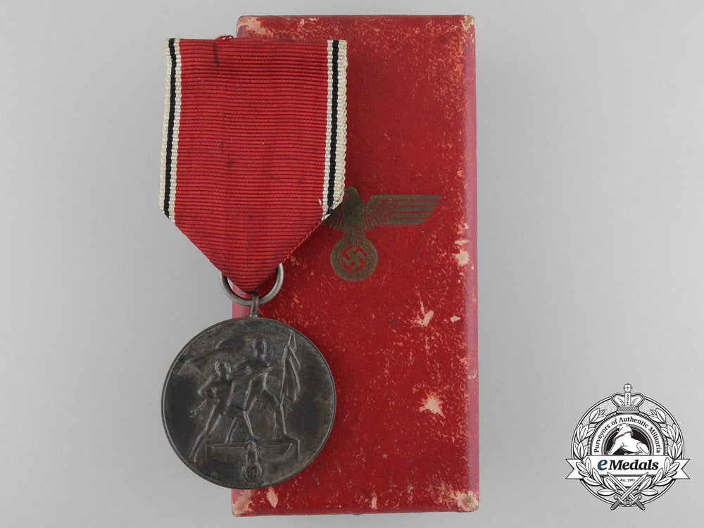 a_commemorative_medal_for13_march1938_with_case_b_2175