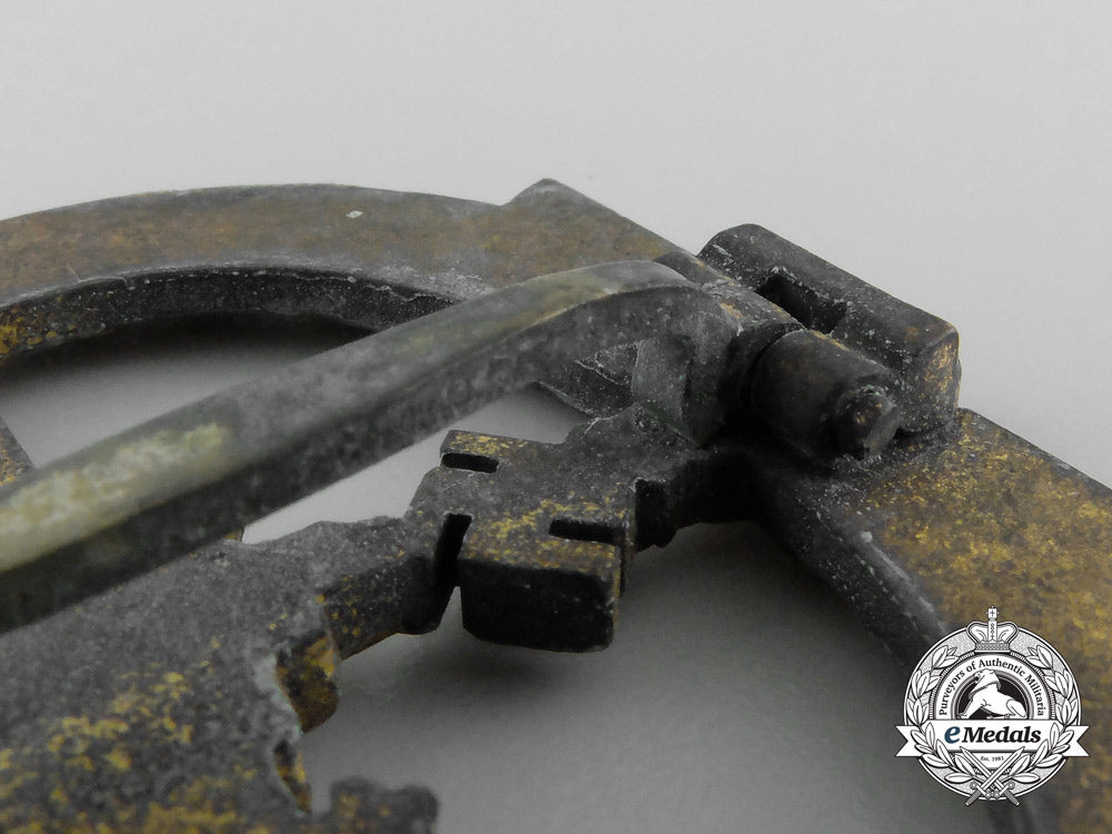 a_worn&_early_kriegsmarine_submarine_war_badge_by_schwerin_b_2258