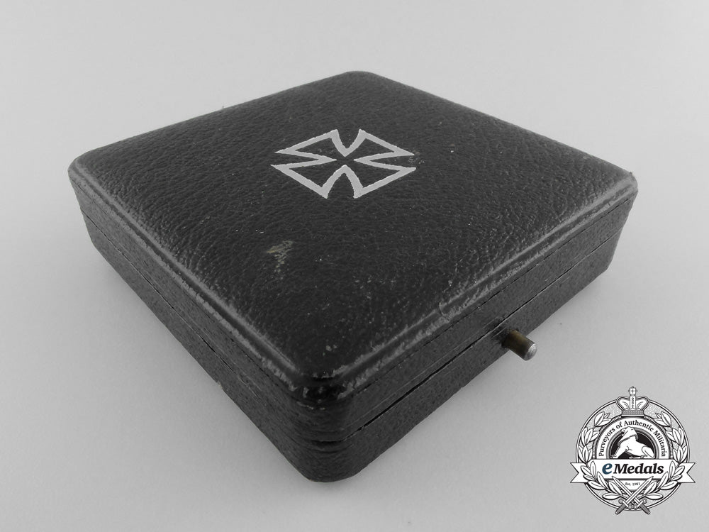 an_iron_cross_first_class_by_klein&_quenzer_with_case_b_2266