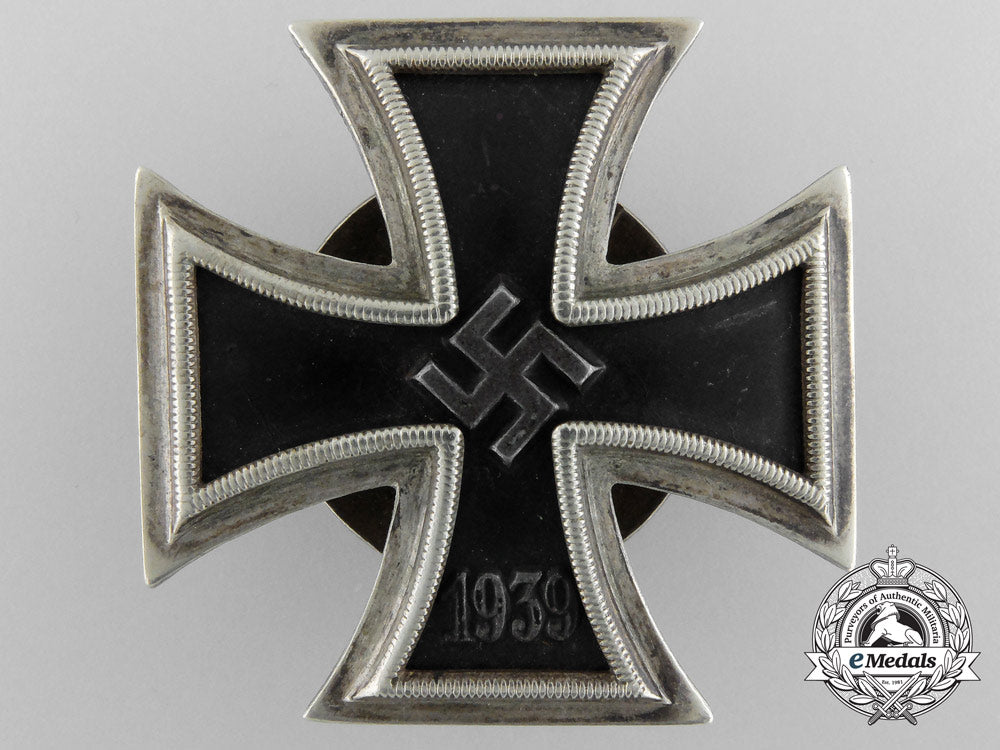 an_iron_cross_first_class1939_by_p._meybauer,_berlin_b_2290