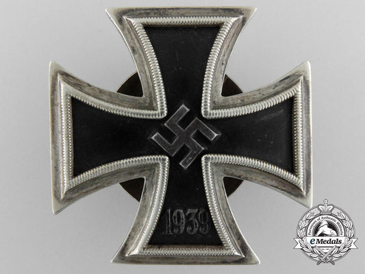 an_iron_cross_first_class1939_by_p._meybauer,_berlin_b_2290