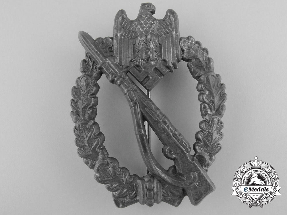 a_silver_grade_infantry_badge_by_aurich,_dresden_b_2316