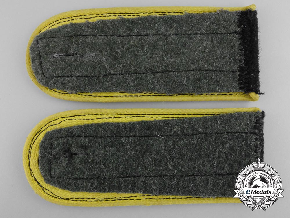 a_pair_of_waffen-_ss_signals_unterscharfuhrer_shoulder_straps_b_2633
