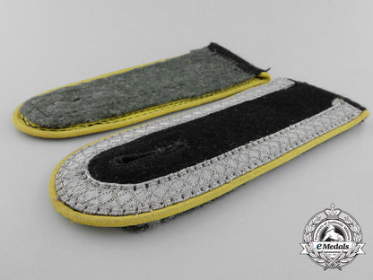 a_pair_of_waffen-_ss_signals_unterscharfuhrer_shoulder_straps_b_2634