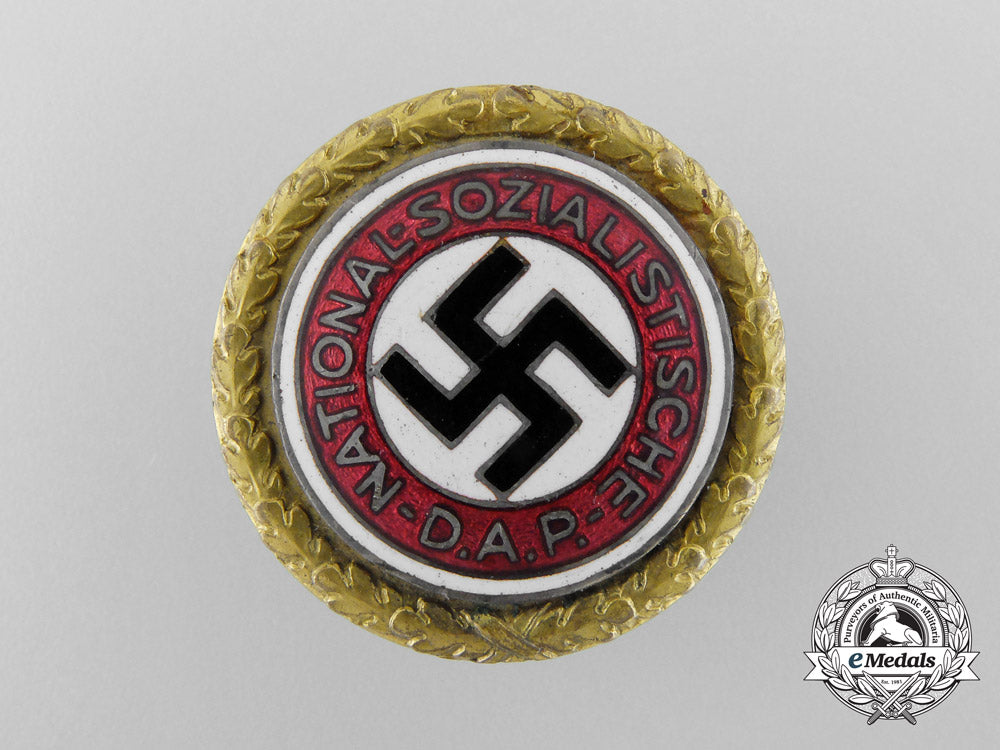 a_large_golden_nsdap_party_badge_by_deschler&_sohn;_number12877_b_4900