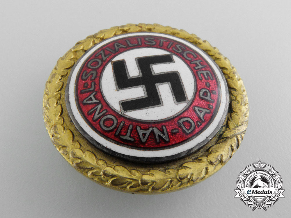 a_large_golden_nsdap_party_badge_by_deschler&_sohn;_number12877_b_4902