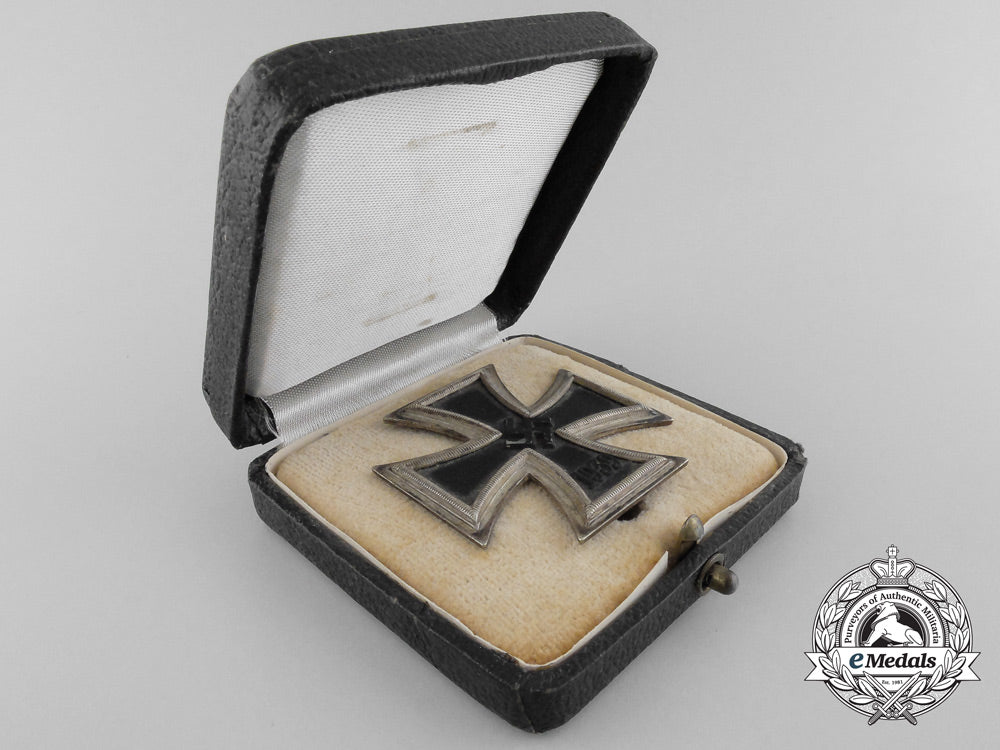 an_iron_cross_first_class1939_by_zimmermann_with_case_b_5059