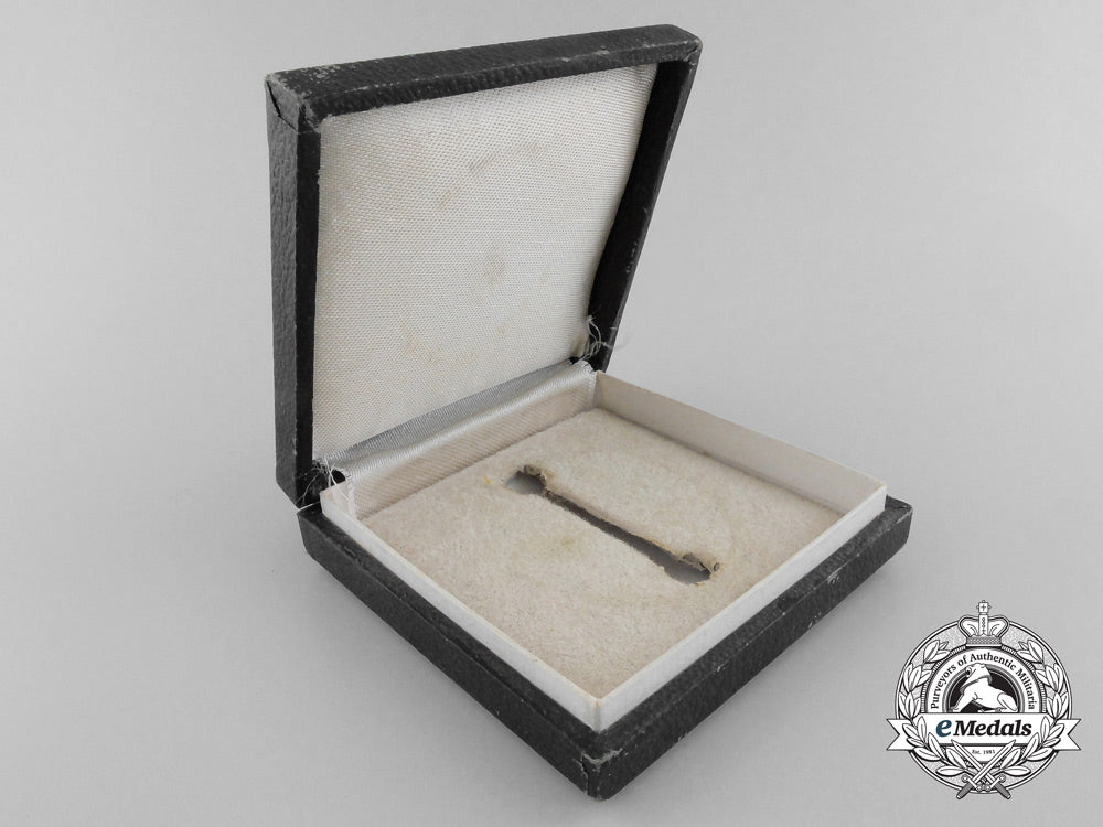 a_second_war_period_german_wound_badge_case_b_5100