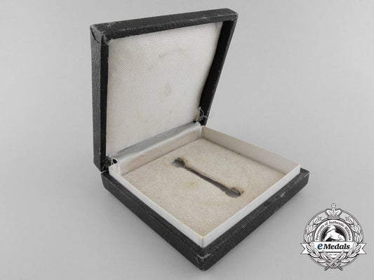 a_second_war_period_german_wound_badge_case_b_5100