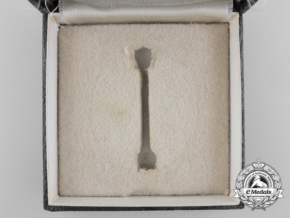 a_second_war_period_german_wound_badge_case_b_5103