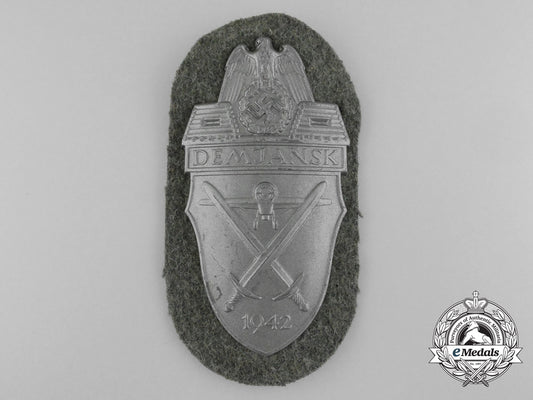 an_army_issued_demjansk_campaign_shield_b_5314