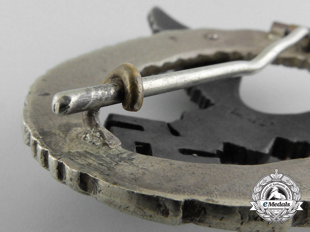 an_early_luftwaffe_pilot's_badge_by_juncker,_berlin_b_5425
