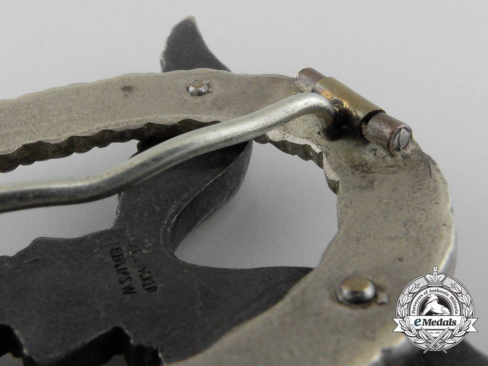 an_early_luftwaffe_pilot's_badge_by_juncker,_berlin_b_5426
