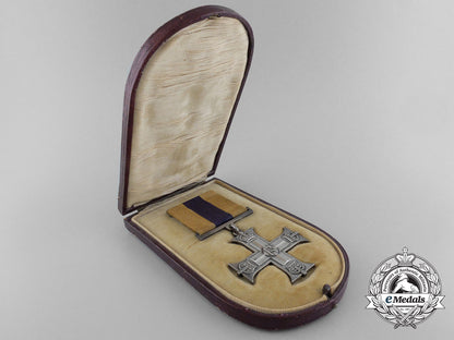 canada._a_military_cross_group_to_lieutenant_mcdonald_for_leadership&_gallantry_at_cambrai_b_5489