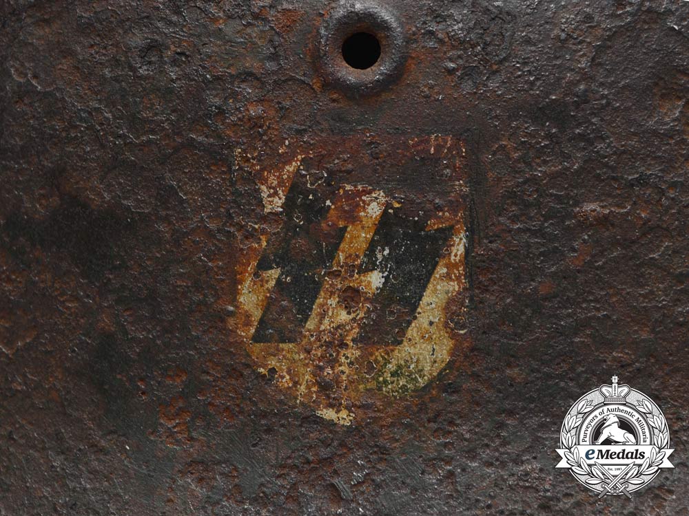 a_battlefield_recovered_single_decal_ss_m40_helmet_b_5690