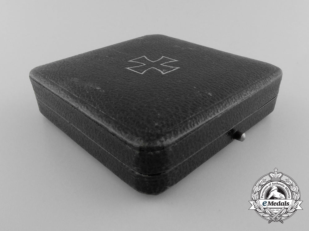 an_iron_cross_first_class1939_by_fritz_zimmermann_with_case_b_5758
