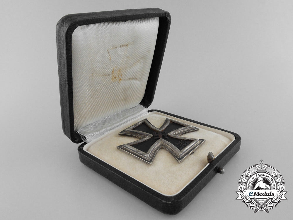 an_iron_cross_first_class1939_by_fritz_zimmermann_with_case_b_5759