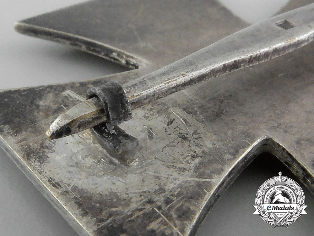 an_iron_cross_first_class1939_by_fritz_zimmermann_with_case_b_5764