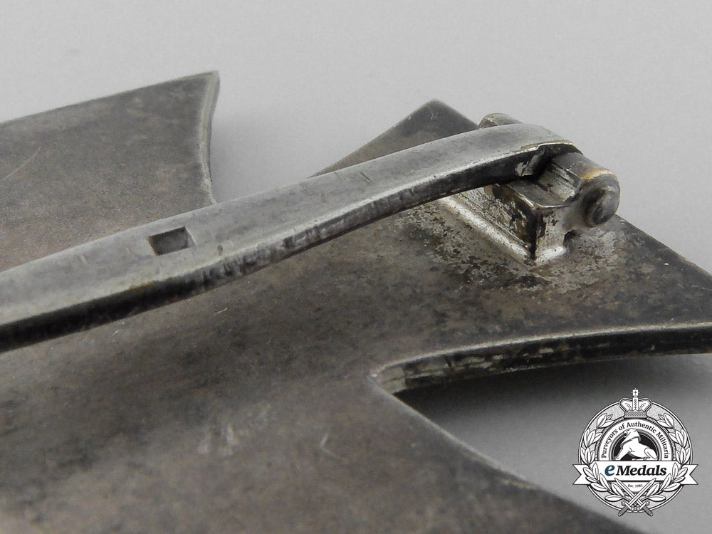 an_iron_cross_first_class1939_by_fritz_zimmermann_with_case_b_5765