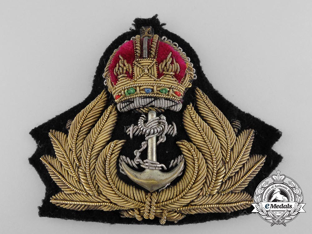 a_pre-_second_world_war_royal_canadian_navy(_rcn)_officer's_cap_badge_b_5987_1