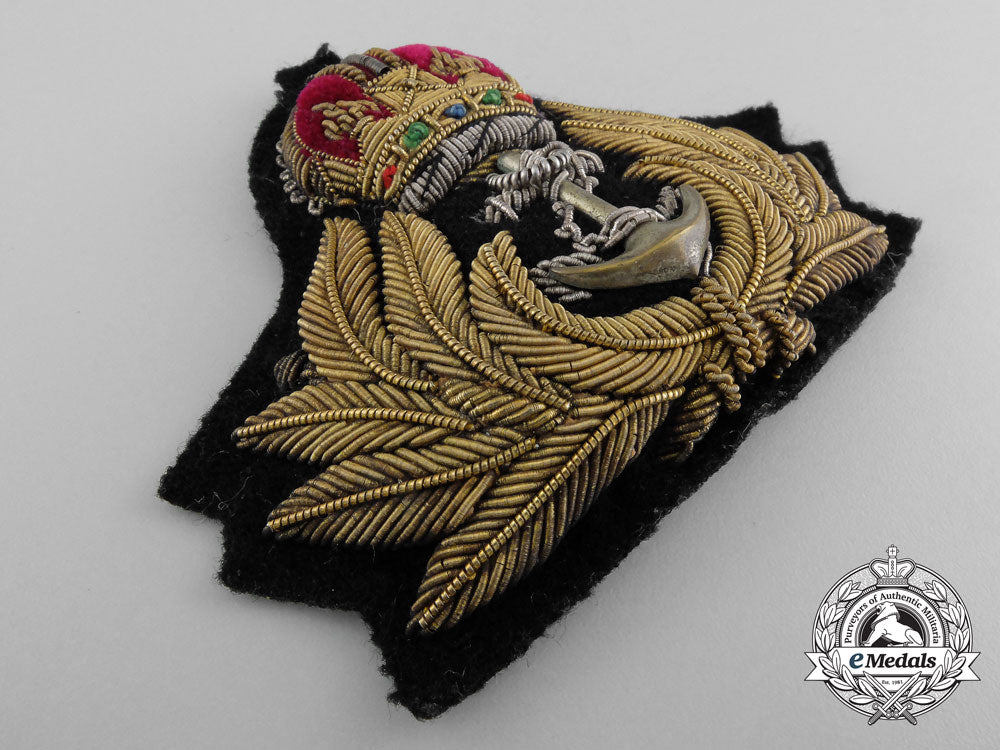 a_pre-_second_world_war_royal_canadian_navy(_rcn)_officer's_cap_badge_b_5989_1